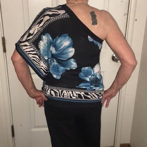 2bbebe Size small off shoulder too